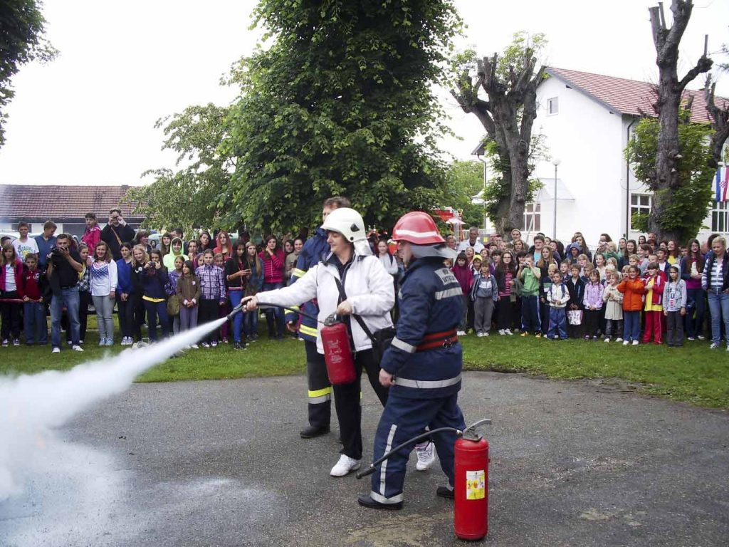 I nastavnici su se okusali u gasenj