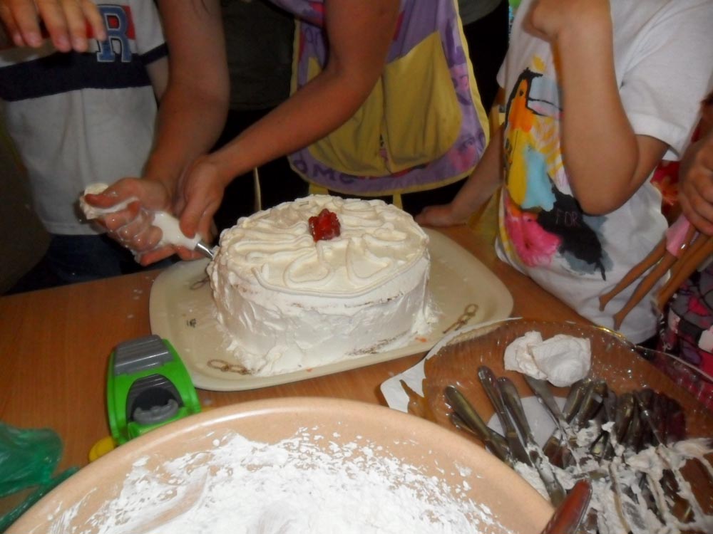 Proslavili rođendan izrađujući tortu