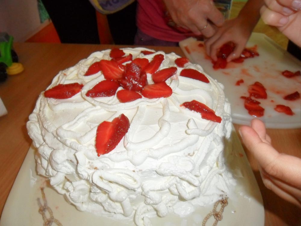 Proslavili rođendan izrađujući tortu