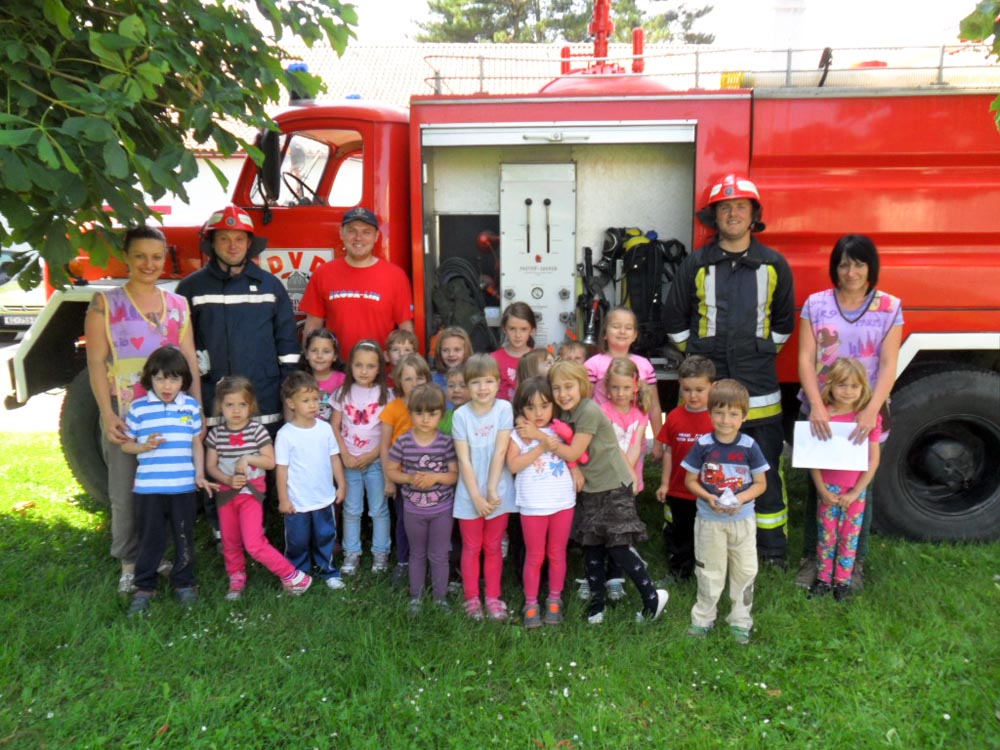 Djeca posjetila vatrogasce