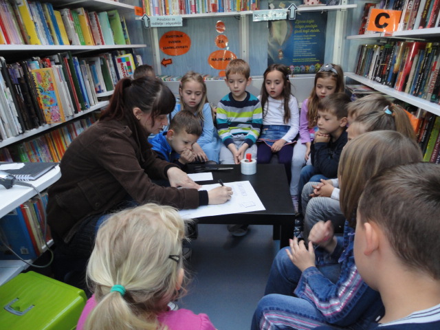 Predškolci iz „Potočića“ na radionici u Bibliobusu