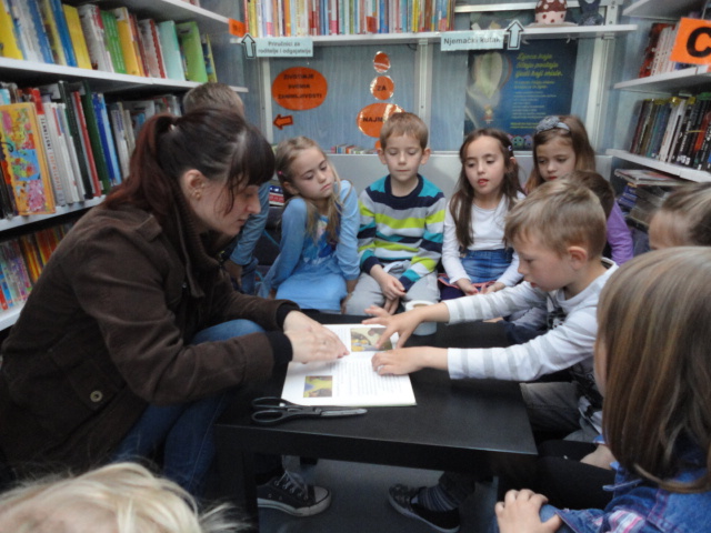 Predškolci iz „Potočića“ na radionici u Bibliobusu