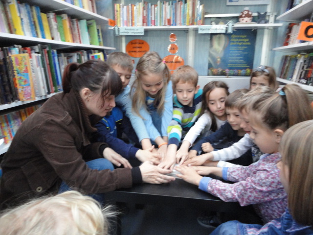Predškolci iz „Potočića“ na radionici u Bibliobusu