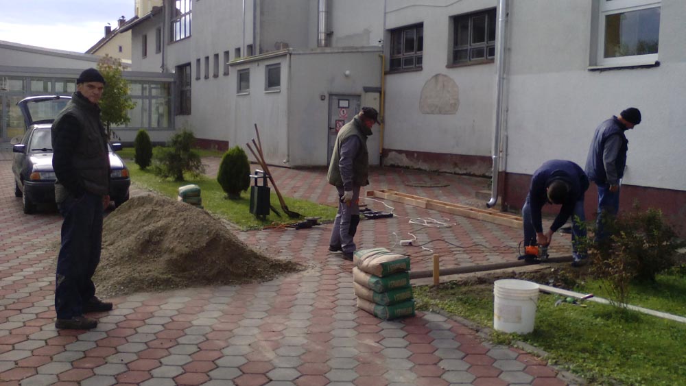 Pomicanje ograde na dječjem igralištu