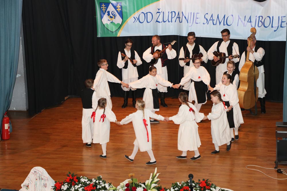 Dječja folklorna grupa KUD-a Rudar na koncertu „Od Županije samo najbolje“