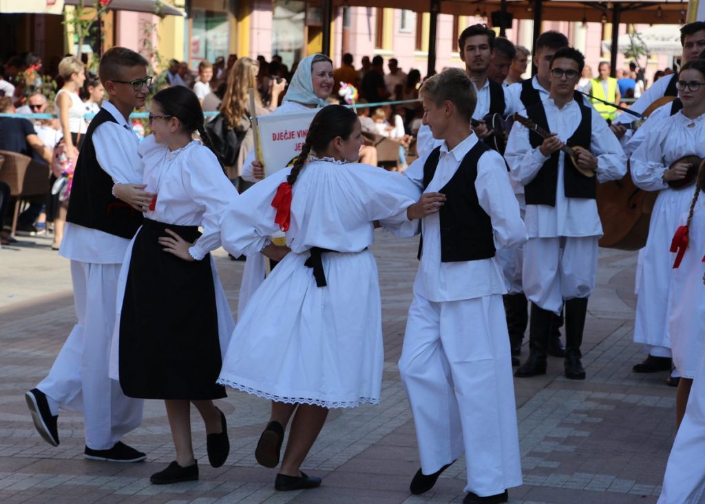 Dječja grupa KUD-a „Rudar“ predstavljala je Županiju na                   dječjim Vinkovačkim jesenima