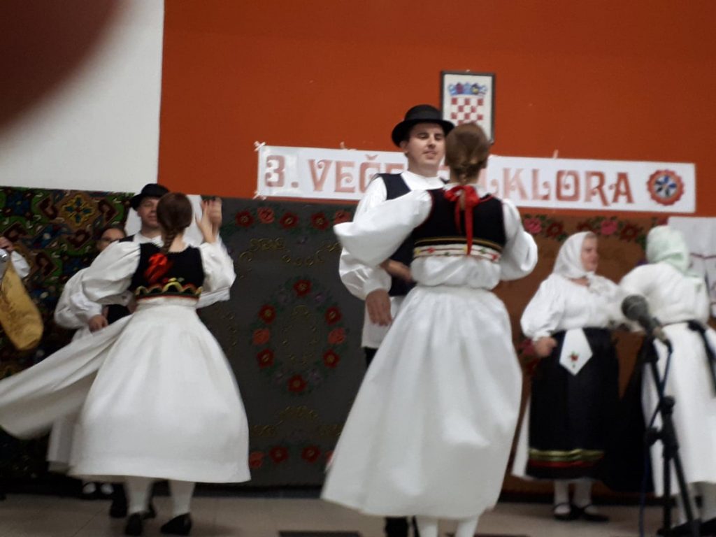 Folklorna i tamburaška grupa KUD-a Rudar sudjelovala na Večerima folklora                                        u Velikom Pogancu