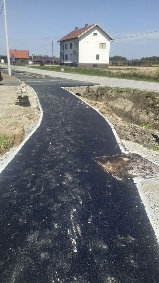 Završena izgradnja dionice pješačke staze na ulazu u Koprivničke Brege i potpisan Ugovor sa Ministarstvom regionalnog razvoja i EU fondova o sufinanciranju izgradnje pješačkog mosta sa prilaznim stazama