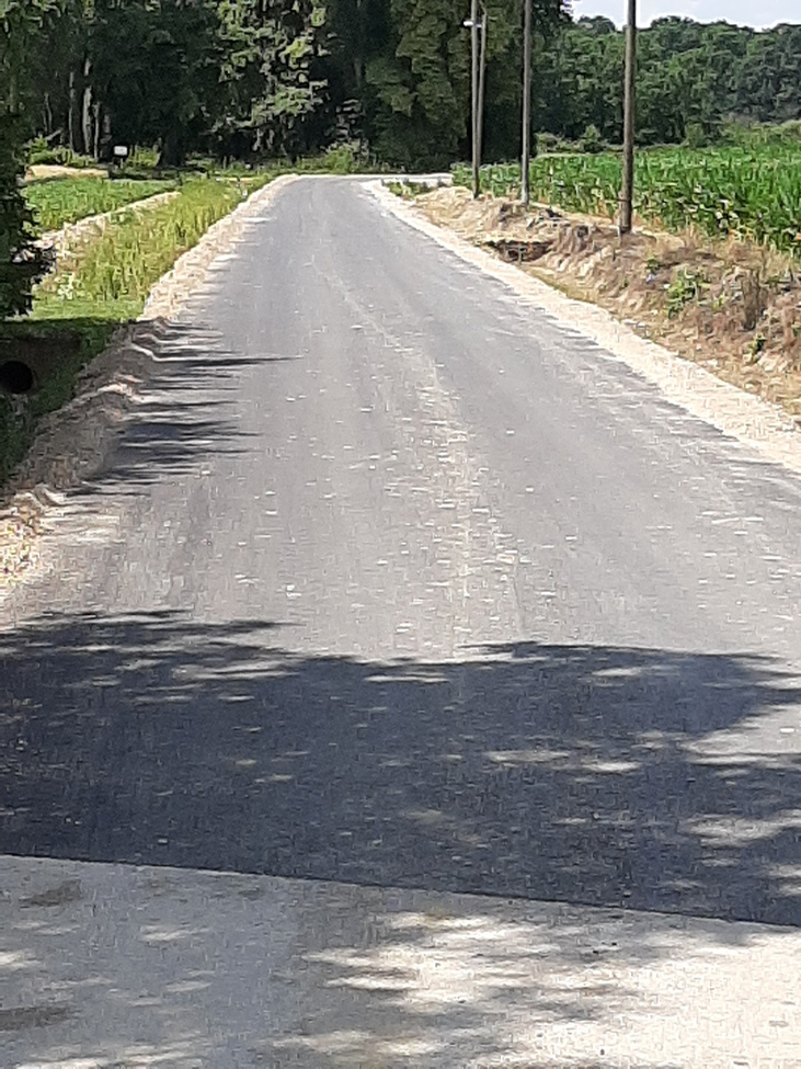 Asfaltirana cesta u dijelu Ulice Vladimira Nazora u Koprivničkim Bregima