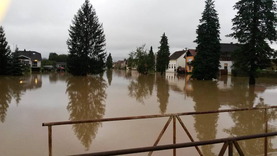 POTOPLJENI BREGI